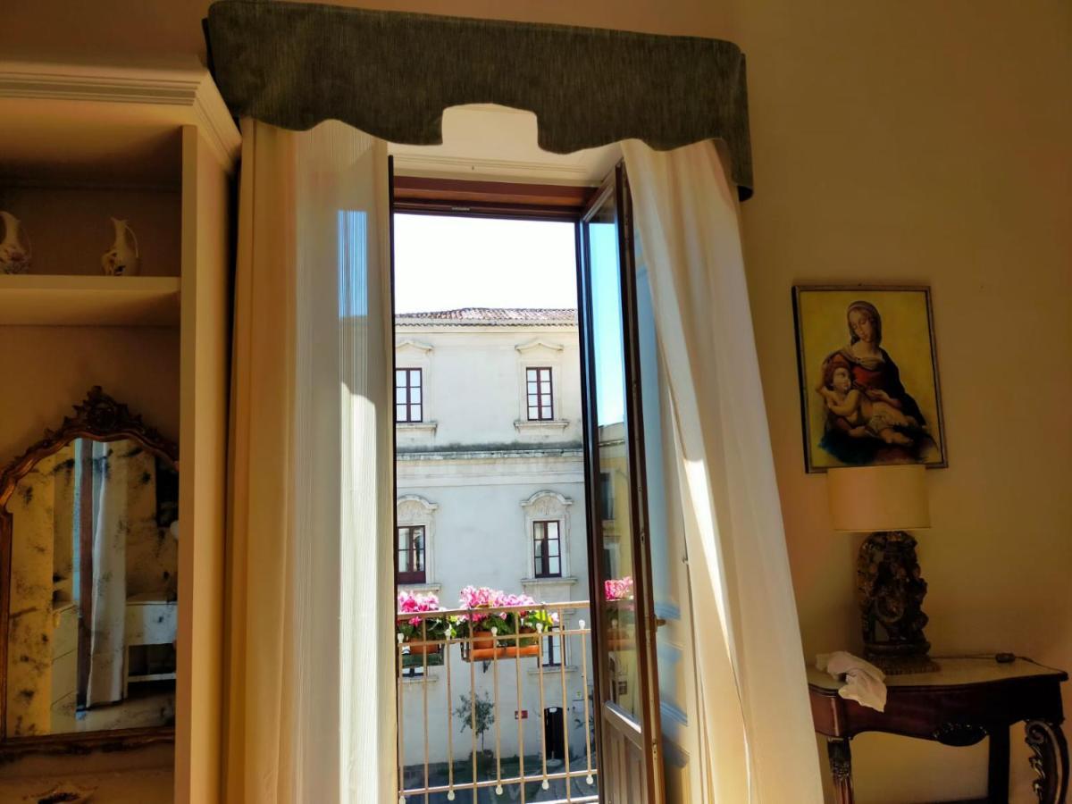 Crociferi B&B คาตาเนีย ภายนอก รูปภาพ